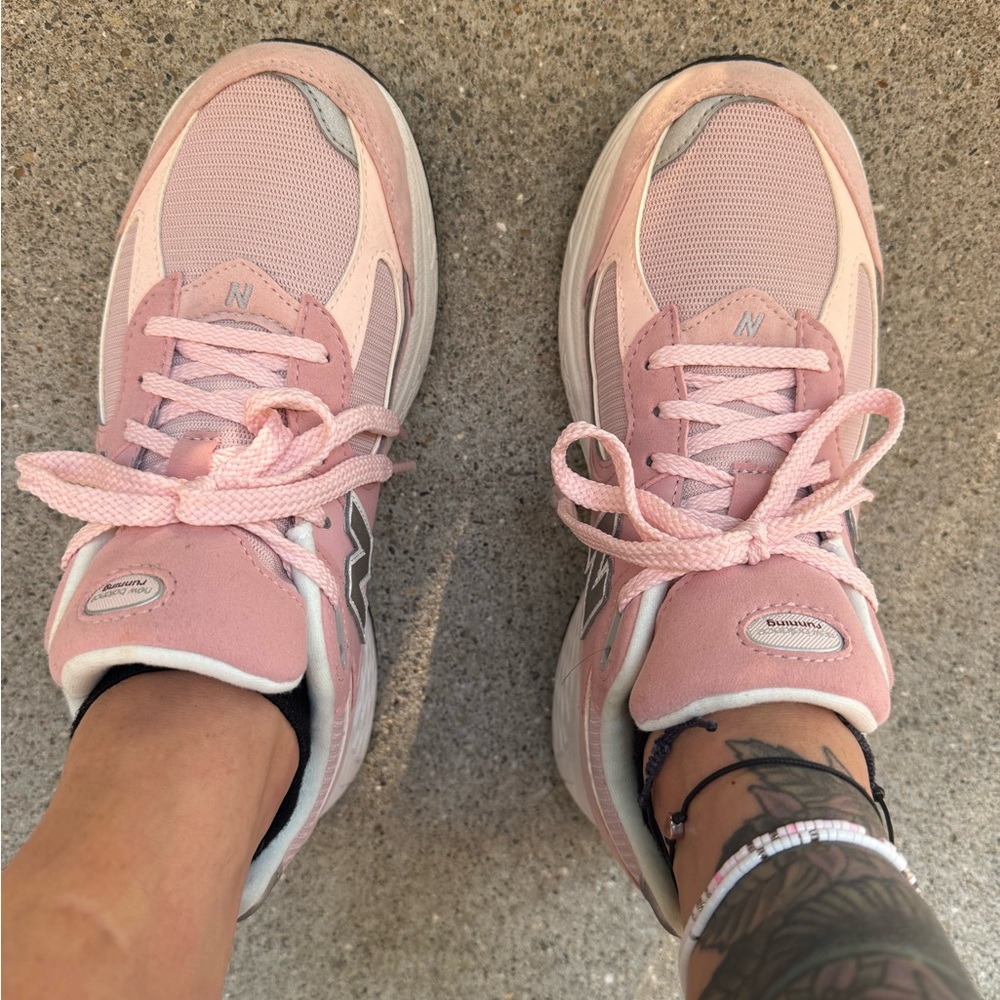 NWOT New Balance Pink and White Women's Running Sneakers - Picture 6 of 16